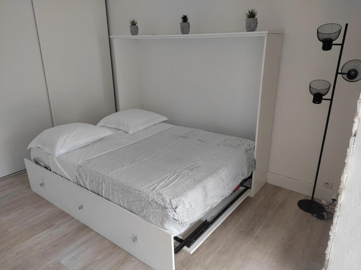 Charmant Studio Lumineux Avec Piscine Fréjus Εξωτερικό φωτογραφία