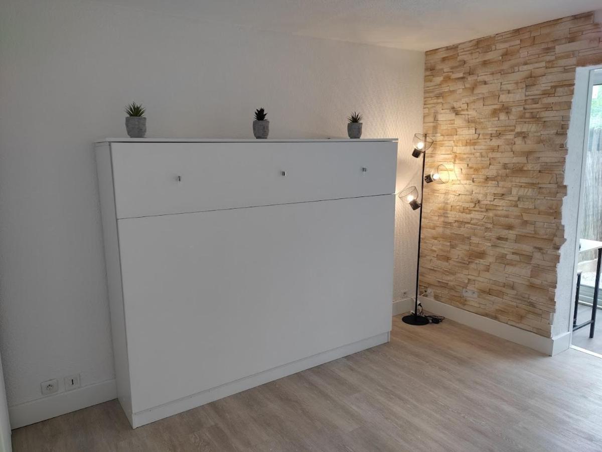Charmant Studio Lumineux Avec Piscine Fréjus Εξωτερικό φωτογραφία