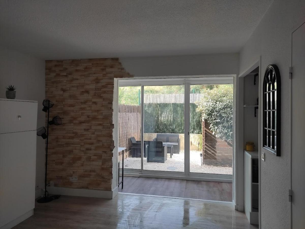 Charmant Studio Lumineux Avec Piscine Fréjus Εξωτερικό φωτογραφία