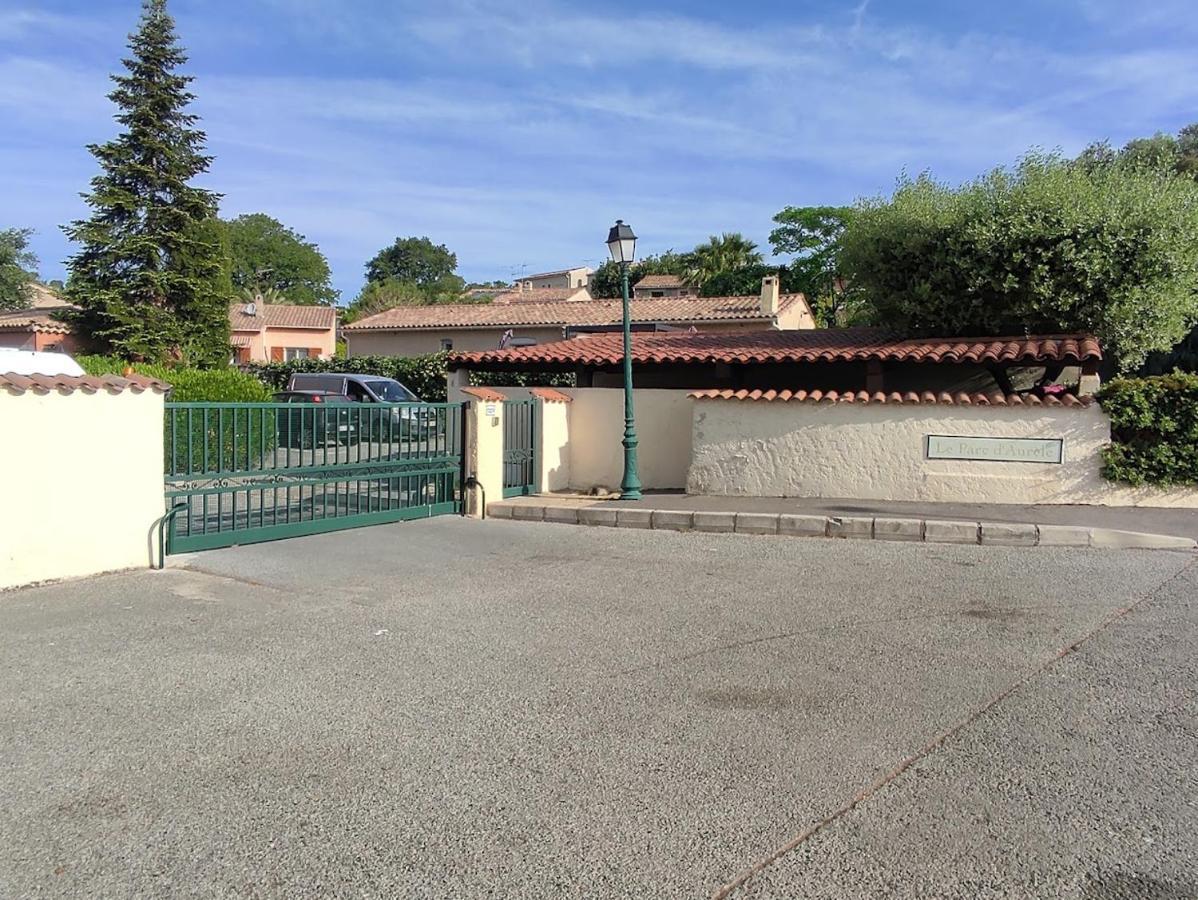 Charmant Studio Lumineux Avec Piscine Fréjus Εξωτερικό φωτογραφία
